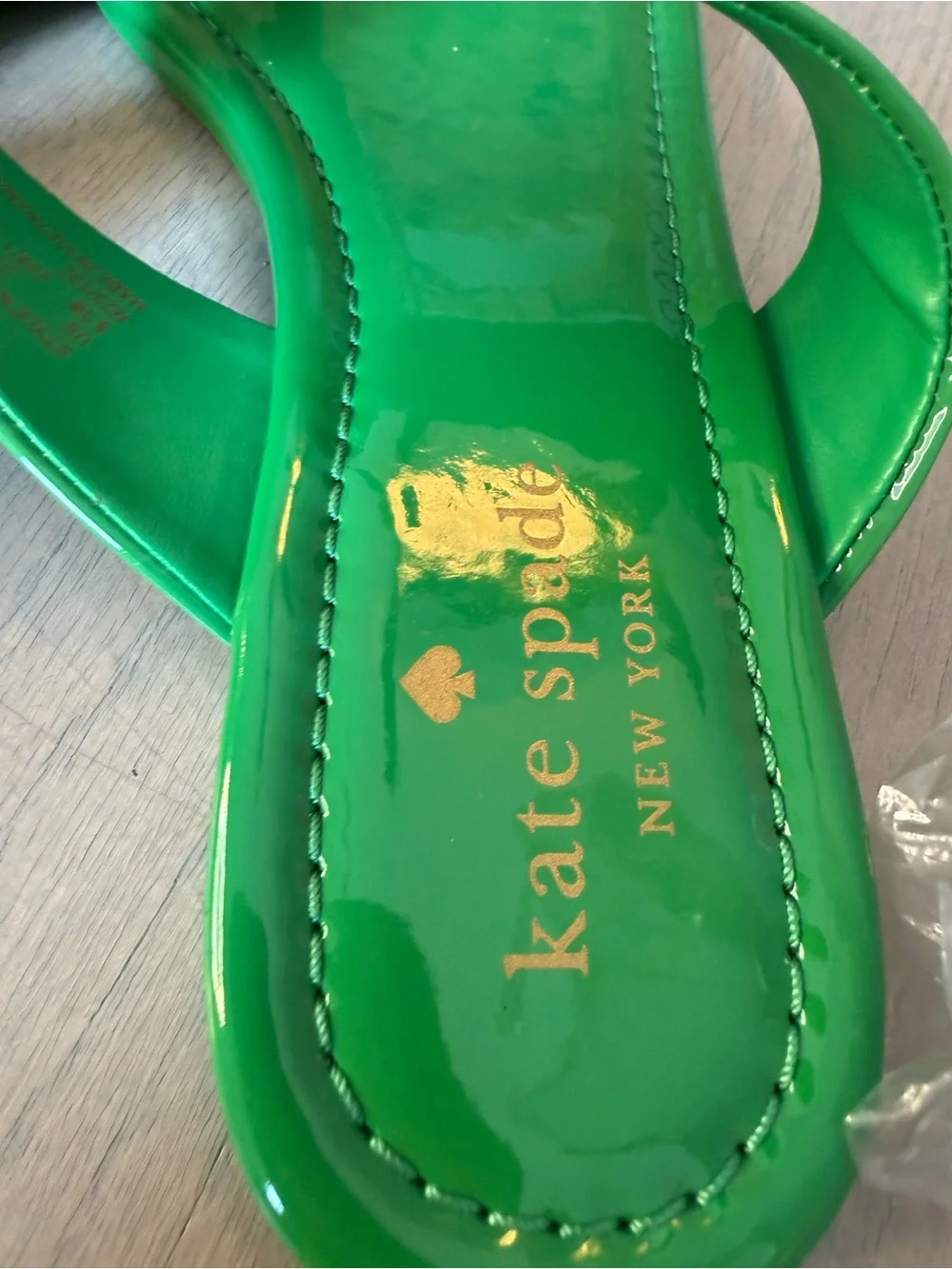 kate spade glossy green chain-detail thong sandals